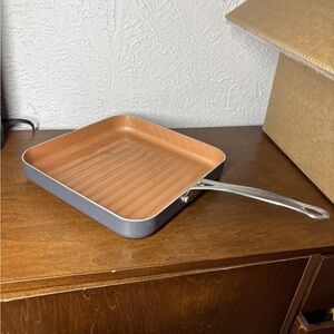 Gotham Steel Pro Premium 10"
Ribbed Square Fry Pan titanium & ceramic non stick